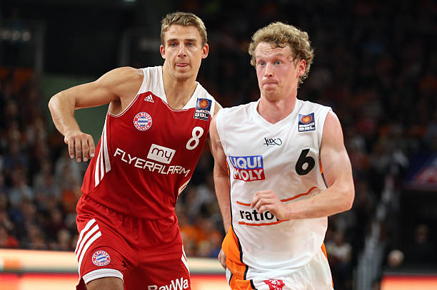 佩戴昂贵腕 佩戴昂贵腕