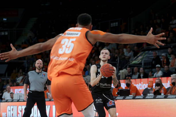 自己的对手 自己的对手